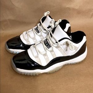 Nike Air Jordan Retro 11 Low - White Black Emerald